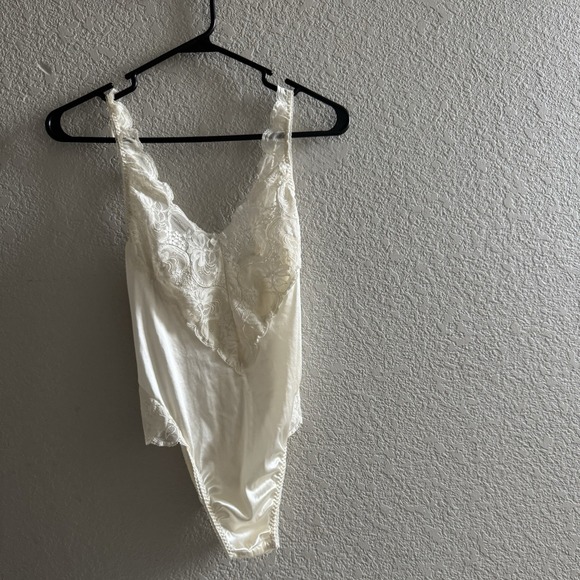 Victoria's Secret Ivory Satin Lace Trim Teddy Bodysuit Lingerie Medium Vintage - Picture 6 of 13